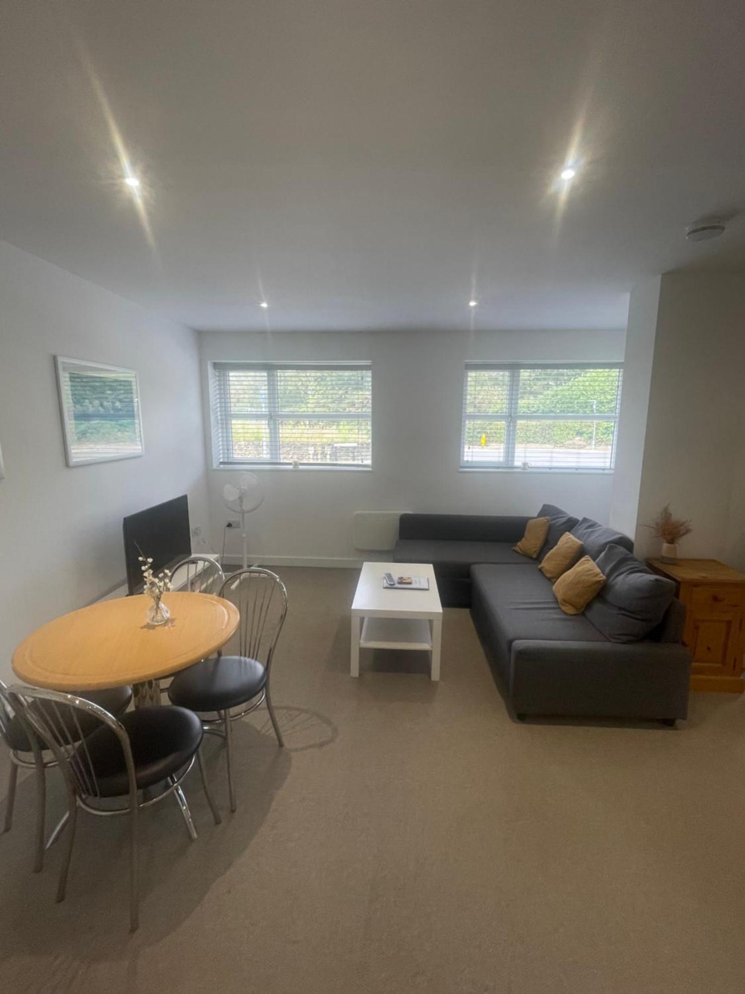 La Fontaine Court Apartments - Aldershot Eksteriør bilde